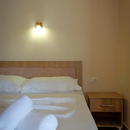 Xhovani Apartamento *