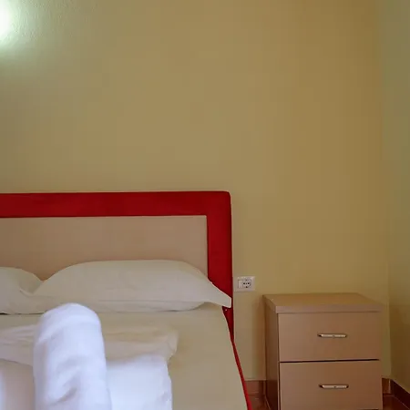 Xhovani Apartamento *