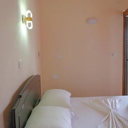 Xhovani Apartamento *